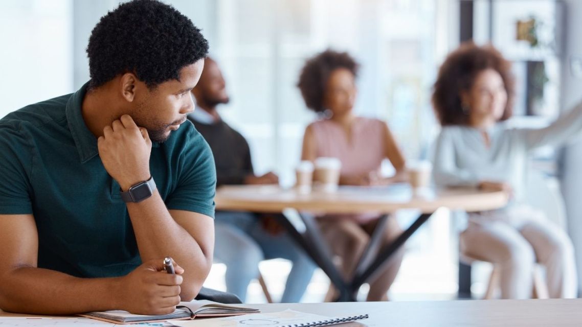 mengikis ketrampilan sosial